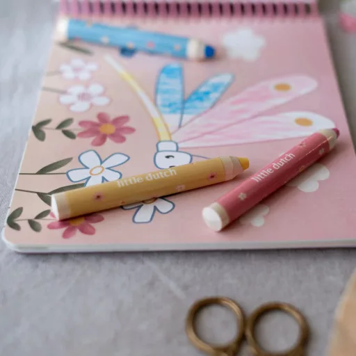 Little Dutch varázsfüzet színesceruzával Rosa és barátai
