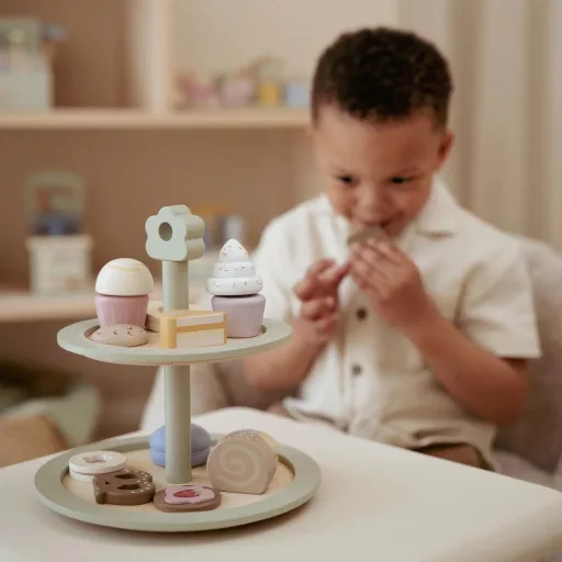 Little Dutch emeletes sütemény kínáló