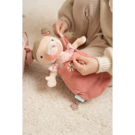 Little Dutch Rosa baba mózeskosárban