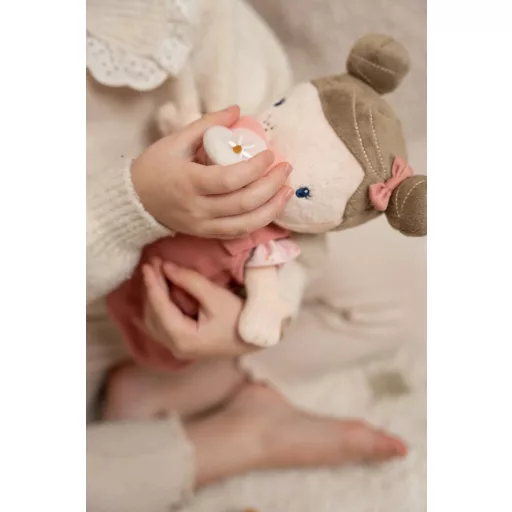 Little Dutch Rosa baba mózeskosárban