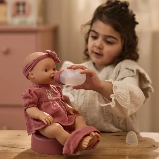 Little Dutch itatós‑pisilős Livia baba