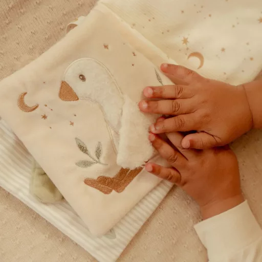 Little Dutch textil babakönyv nagy - Newborn Naturals