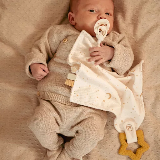 Little Dutch szundikendő rágókával - Newborn Naturals