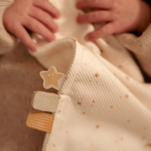 Little Dutch szundikendő rágókával - Newborn Naturals