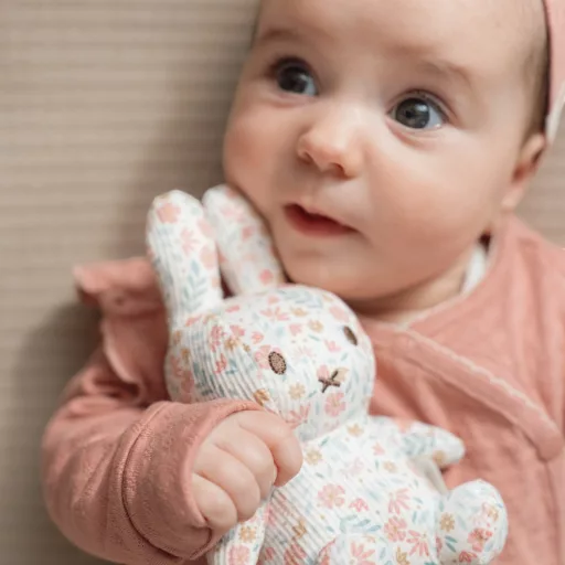 Little Dutch Miffy nyuszi 30 cm teljes felületén mintás - Lucky Blossom