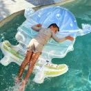 Sunnylife felfújható matrac - Burger Boy The Sea Kids Blue-Lime