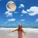 Sunnylife felfújható strandlabda - Cotton Candy Glitter