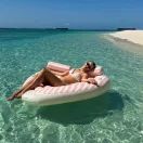 Sunnylife kétszemélyes szív alakú felfújható matrac - Stole My Heart Pink Stripe