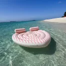 Sunnylife kétszemélyes szív alakú felfújható matrac - Stole My Heart Pink Stripe