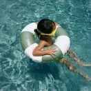 Sunnylife gyerek úszógumi - Olive Stripe  