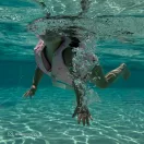 Sunnylife gyerek úszómellény 2-3 év - Cotton Candy Cherry