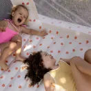 Sunnylife felfújható ugrálóvár - Poppy the Peach Cream 