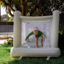 Sunnylife felfújható ugrálóvár - Sammy the Seagull Green 