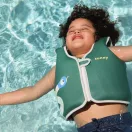 Sunnylife gyerek úszómellény 3-6 év - Into the Jungle Green 