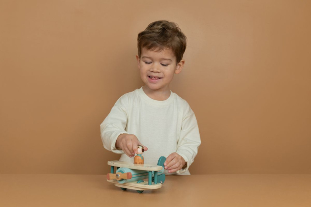 Little Dutch fa repülőgép figurával