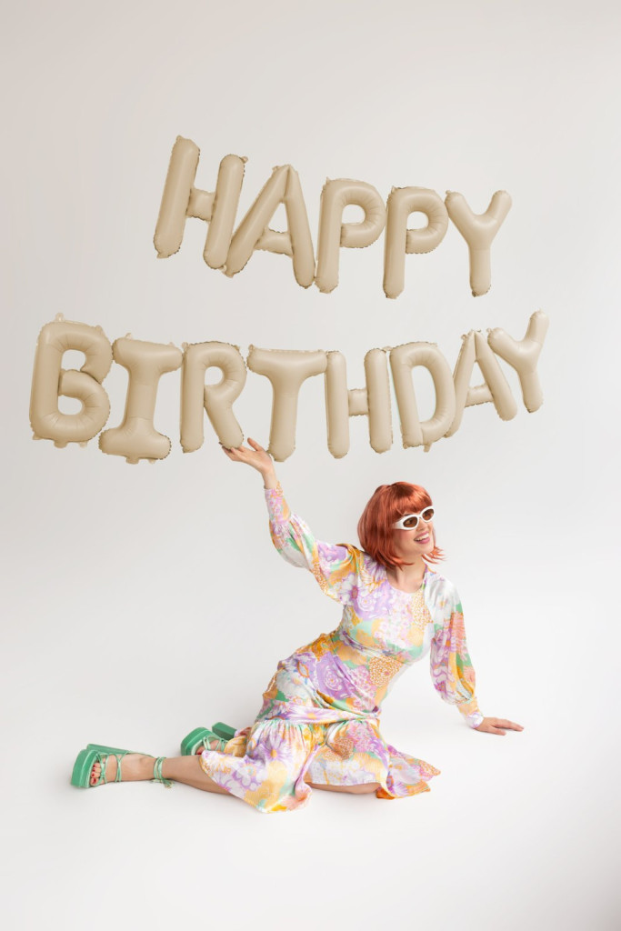 Felirat fólia lufi - Happy Birthday - bézs - 340 × 35 cm