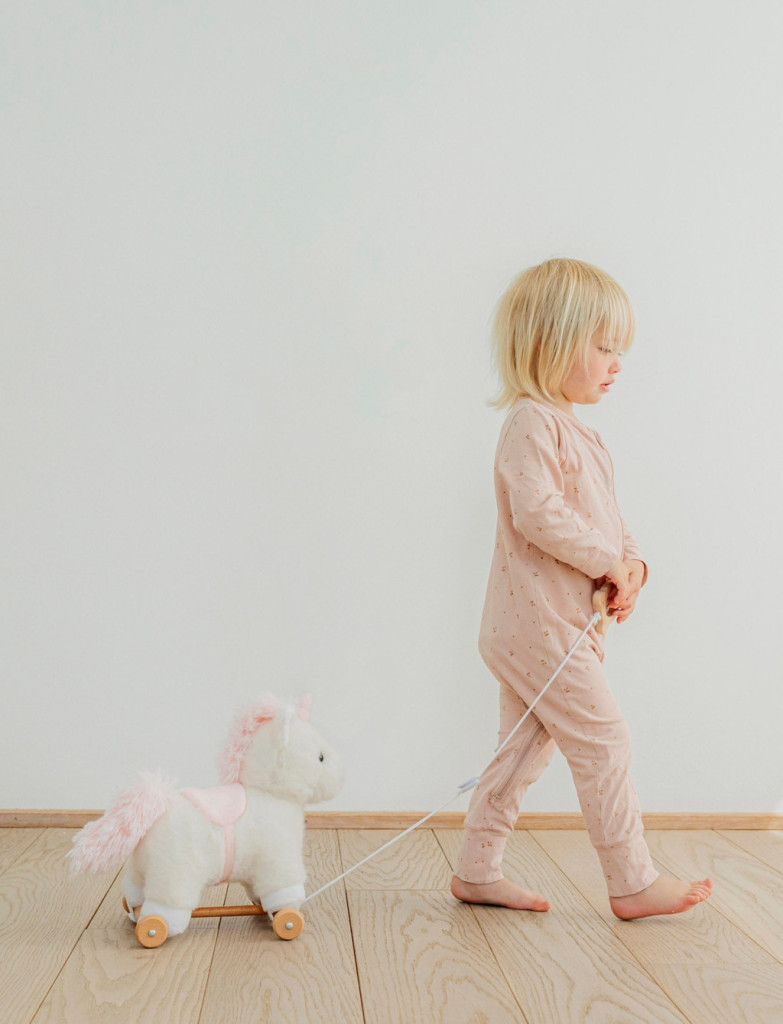 Teddykompaniet plüss - Húzható Egyszarvú fa talppal (30 cm)